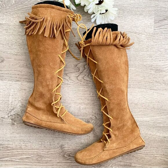 MINNETONKA BROWN SUEDE MOCCASIN BOOTS - Picture 2 of 15